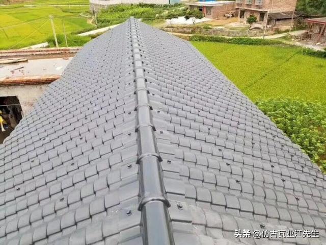 還在為舊房屋面翻新承重問(wèn)題考慮嗎？樹(shù)脂小青瓦幫你解決承重