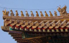 什么樣的動(dòng)物蹲在古建筑的屋頂上？是樹脂做的？