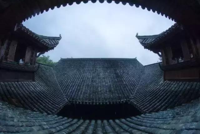 青瓦灰墻，高瓴飛檐，處處消磨時光