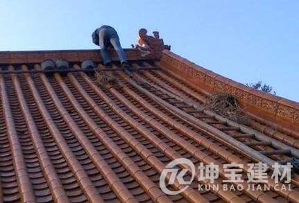 農(nóng)村屋頂蓋琉璃瓦的坡度多少？多少錢一塊？安裝步驟是什么？